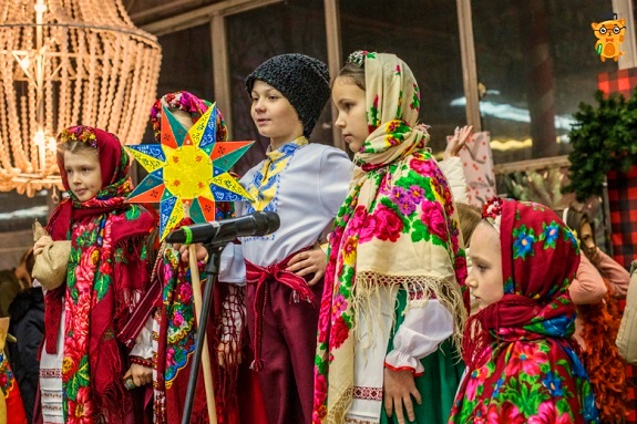 Картинка гуляния на Рождество в Полтаве
